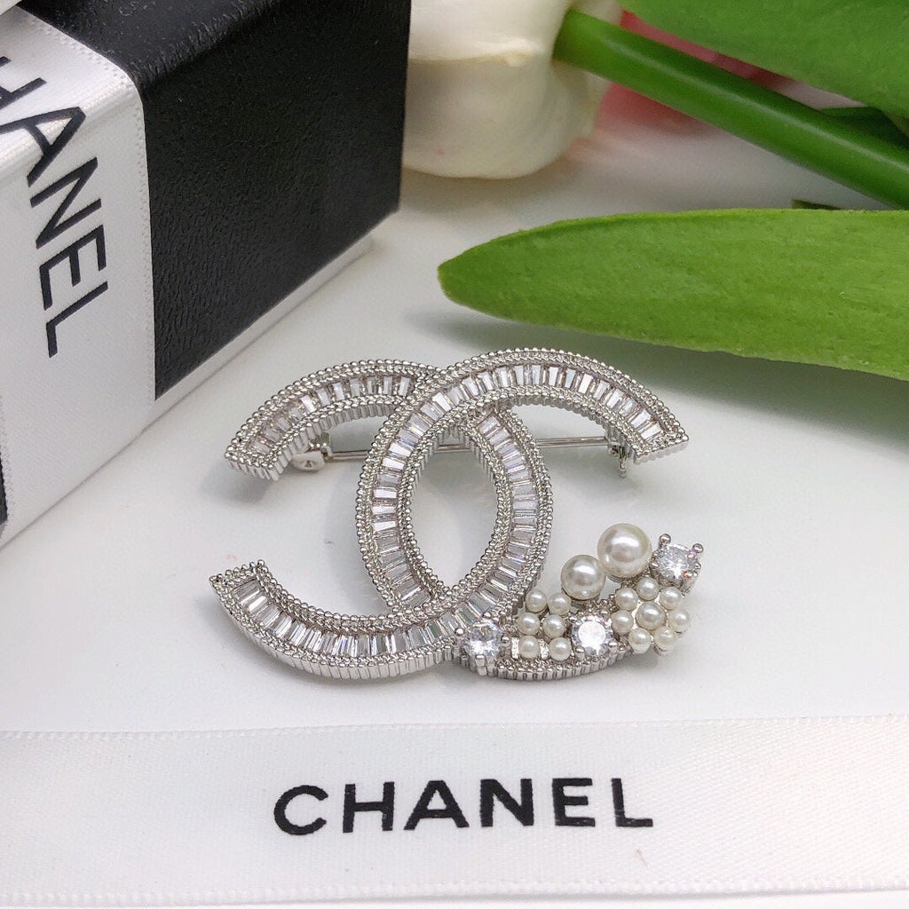 18K  Chanel Star Crystals Brooch