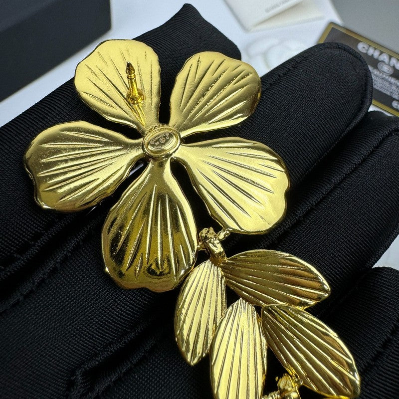 18K  Chanel 26C Flower Crystal Drop Gold Brooch