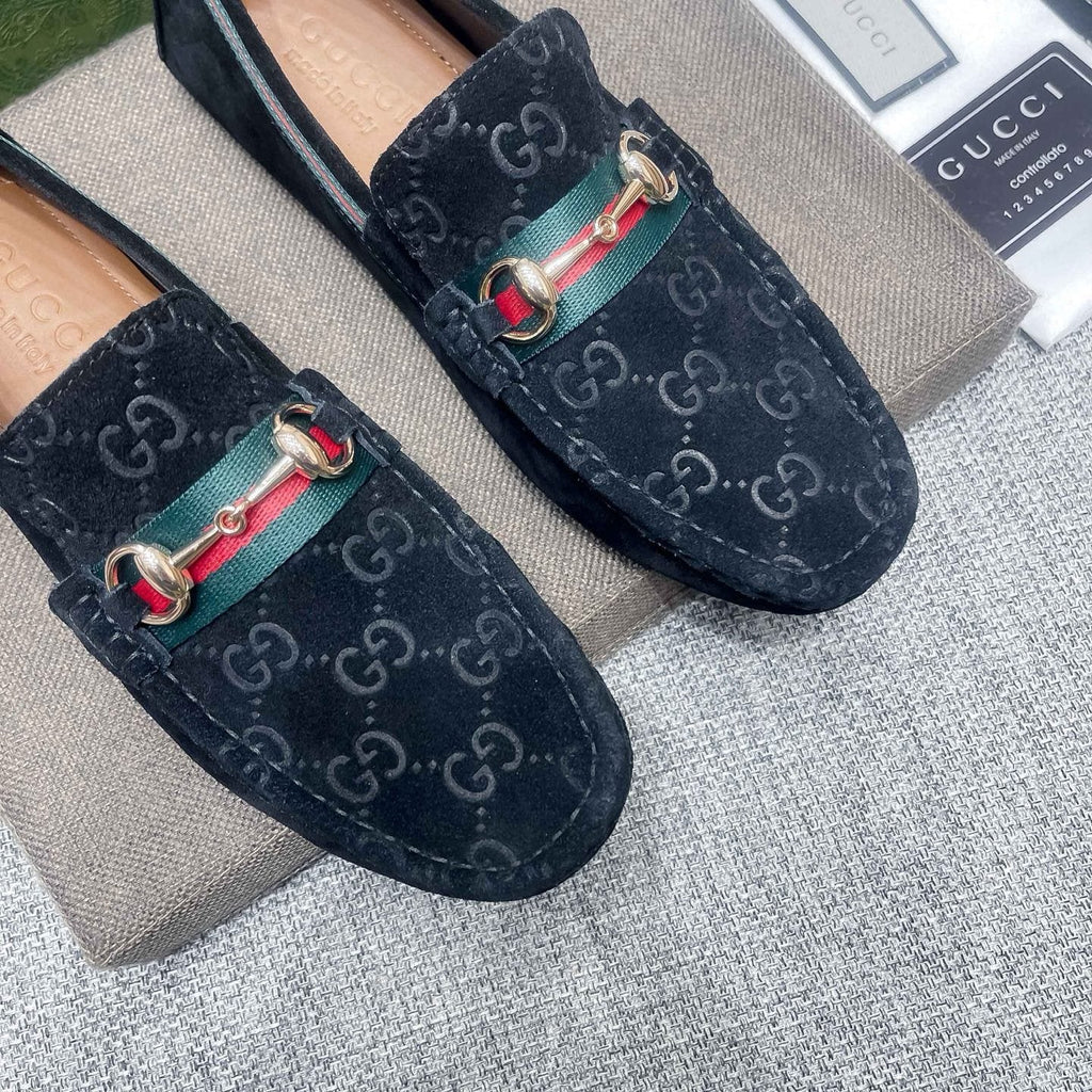Gucci Black Patterned Loafers with Green and Red Accents — detail