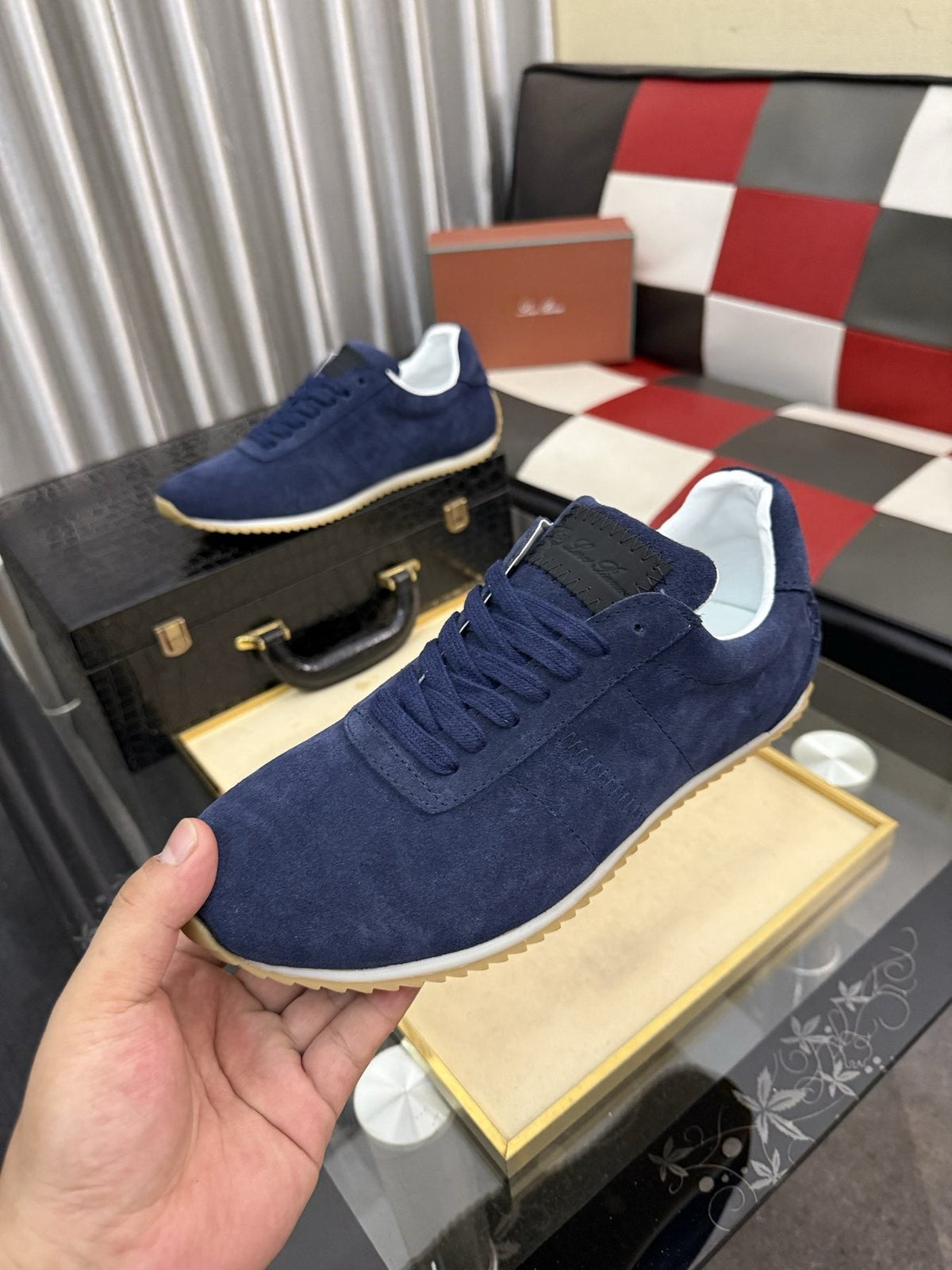 Men's Navy Blue Low-Top Lace-Up Sneakers — model