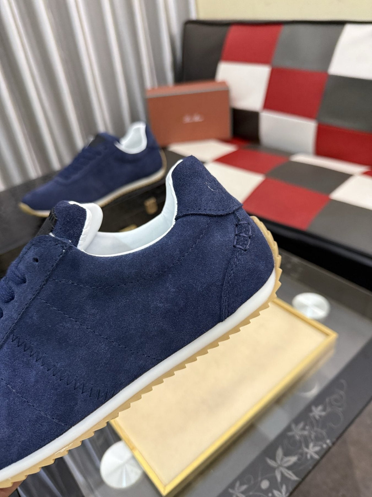 Men's Navy Blue Low-Top Lace-Up Sneakers — detail