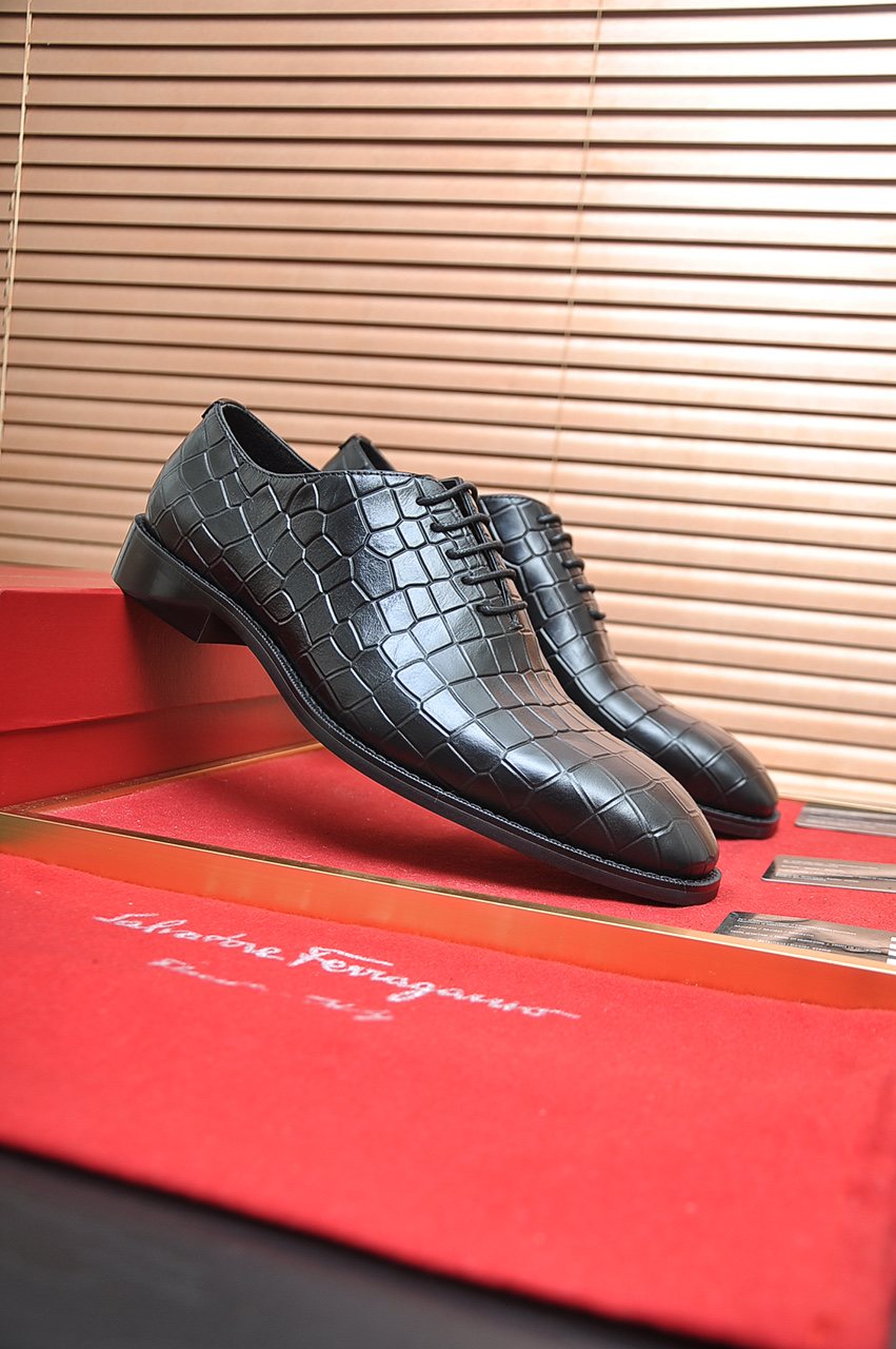 Salvatore Ferragamo Black Textured Lace-Up Dress Shoes — front