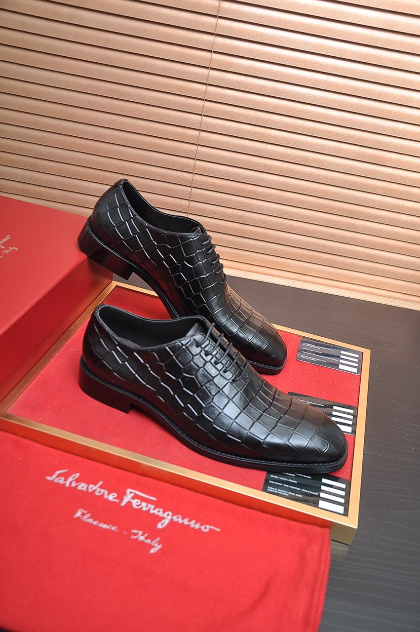 Salvatore Ferragamo Black Textured Lace-Up Dress Shoes — front