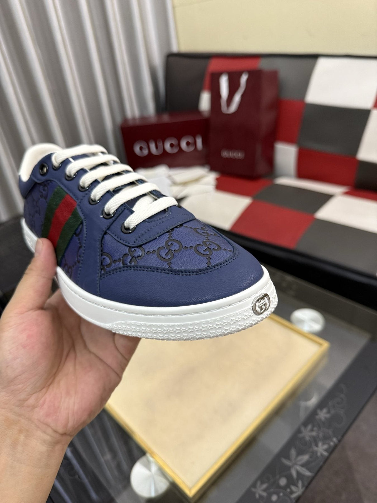 Gucci Navy Stripe Low-Top Sneakers — model
