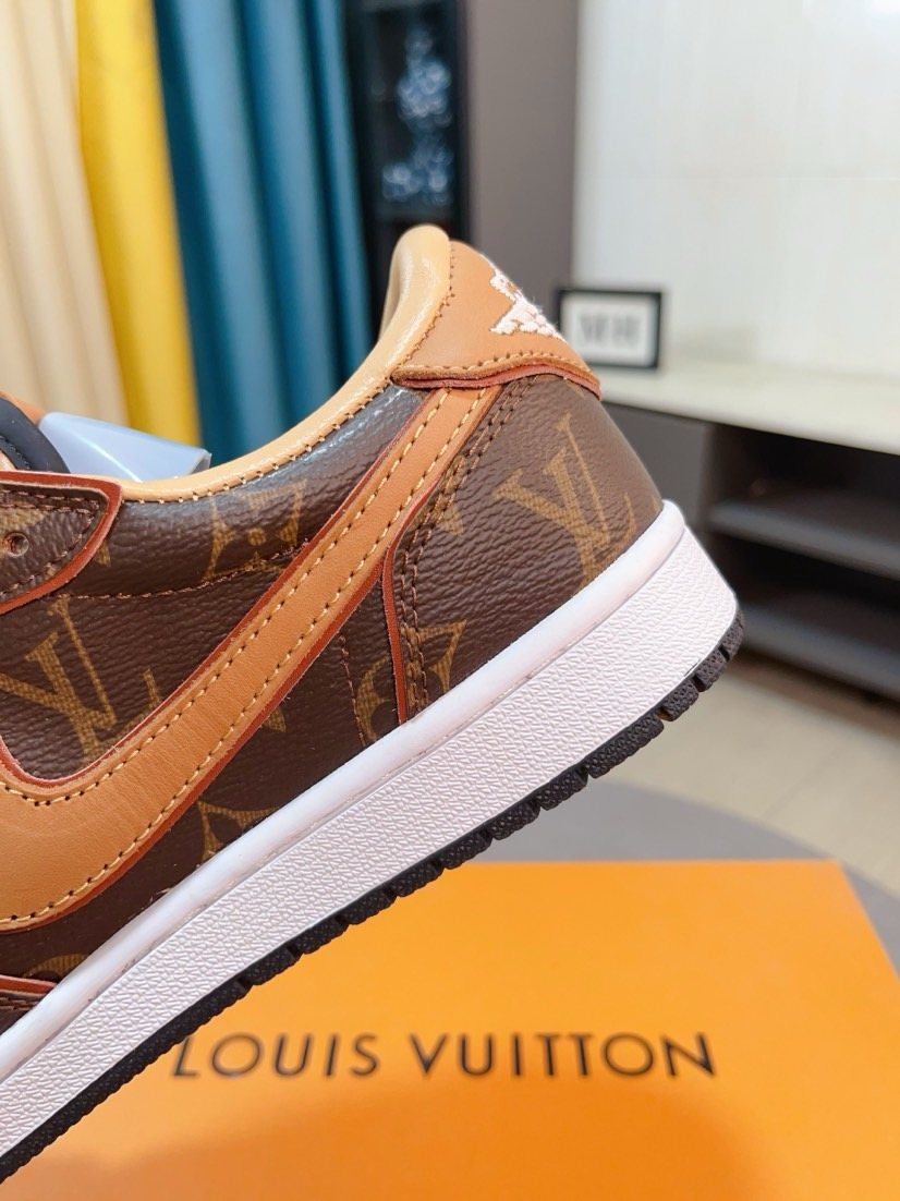 Nike Brown and Tan Patterned Low-Top Sneakers — detail