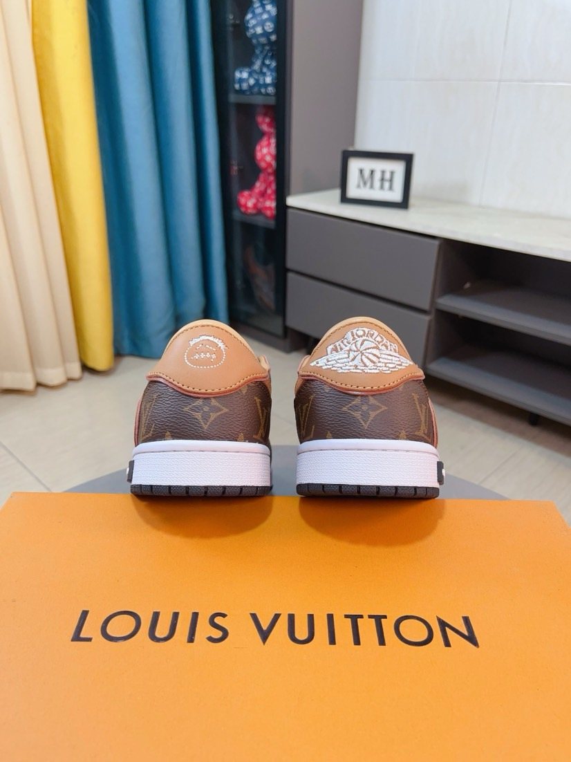 Nike Brown and Tan Patterned Low-Top Sneakers — back
