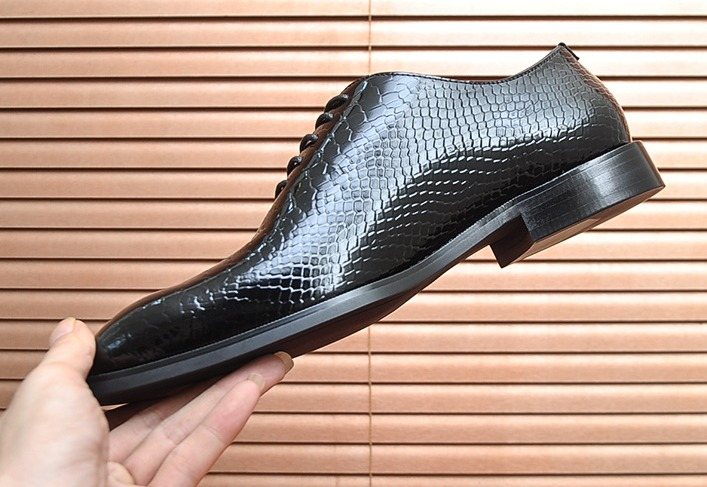 Ferragamo Black Textured Lace-Up Dress Shoes — front