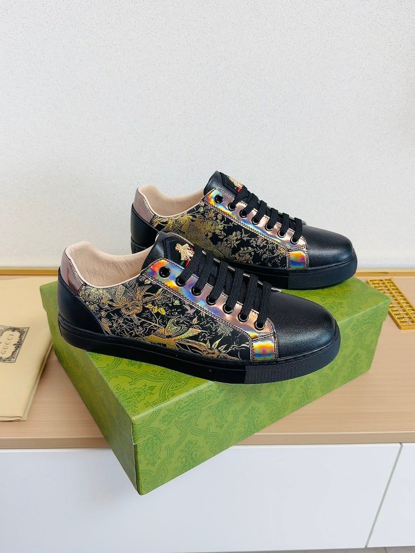 Gucci Black Gold-Pattern Low-Top Sneakers — front