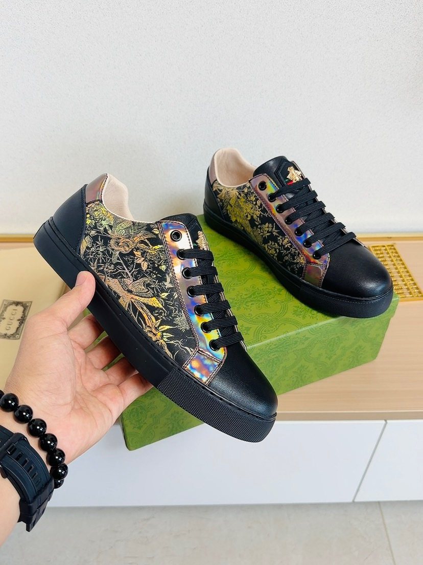 Gucci Black Gold-Pattern Low-Top Sneakers — model