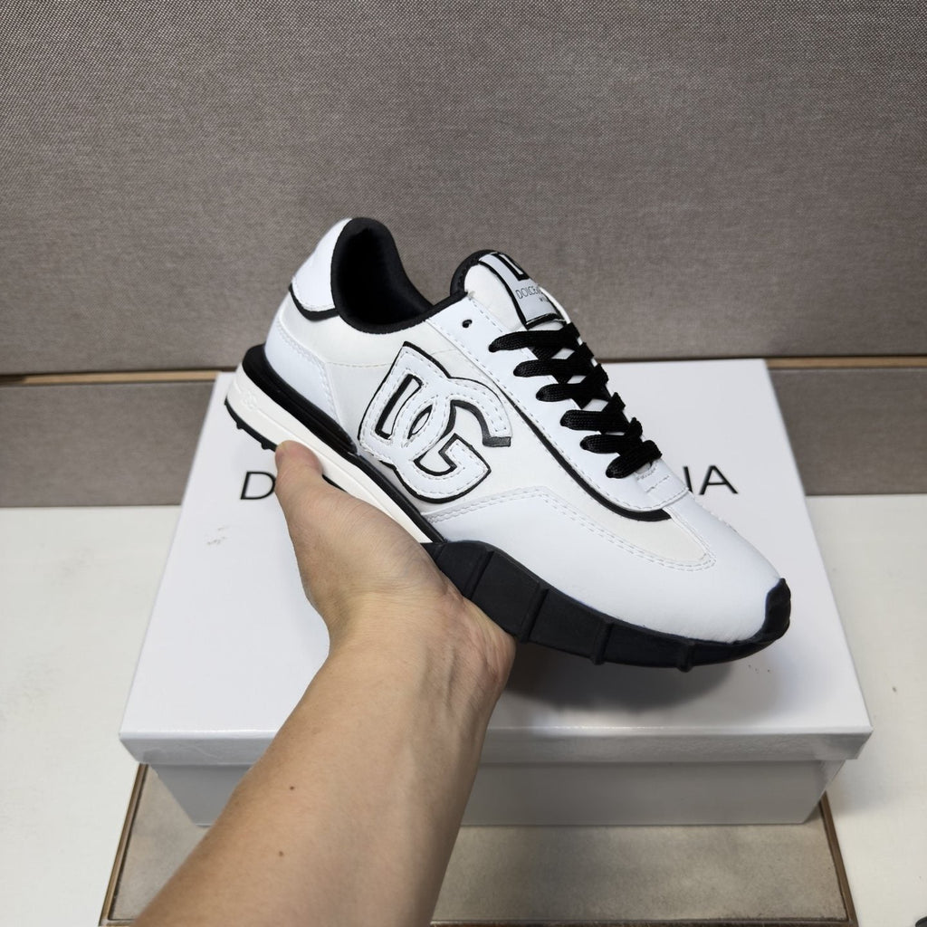 Dolce & Gabbana White DG Low-Top Sneakers — model