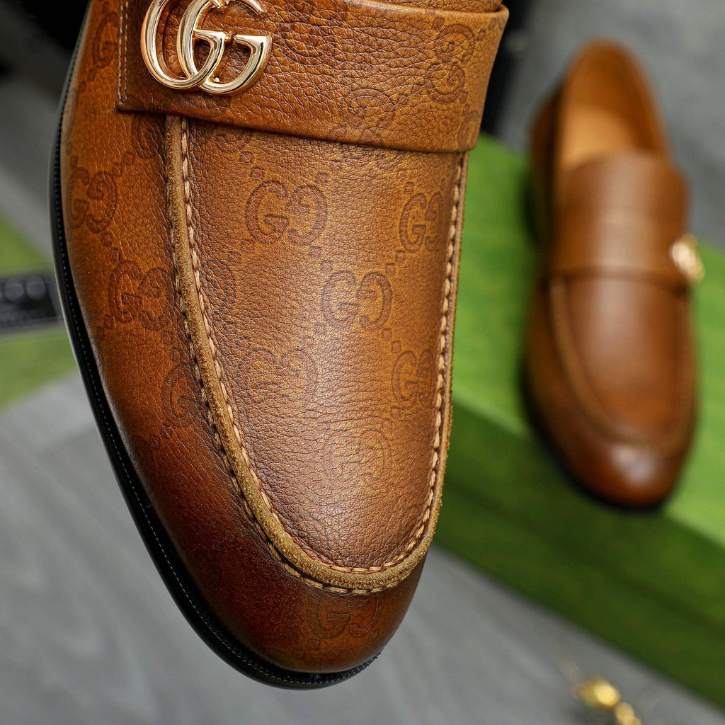 Gucci Brown Textured Loafers — detail