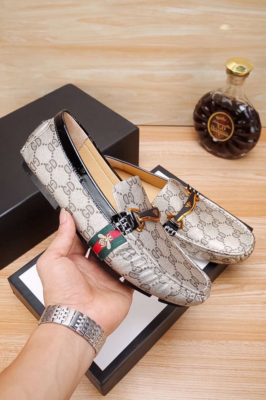 Gucci Patterned Driving Loafers — model