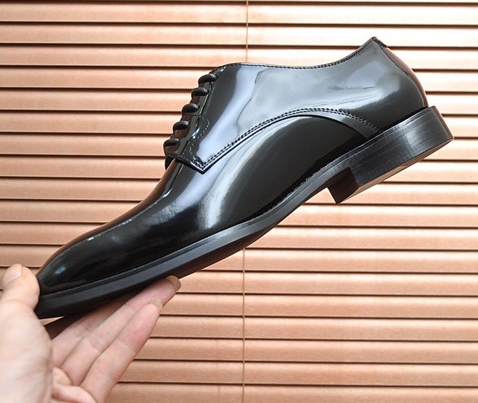 Ferragamo Black Leather Lace-Up Dress Shoes — front