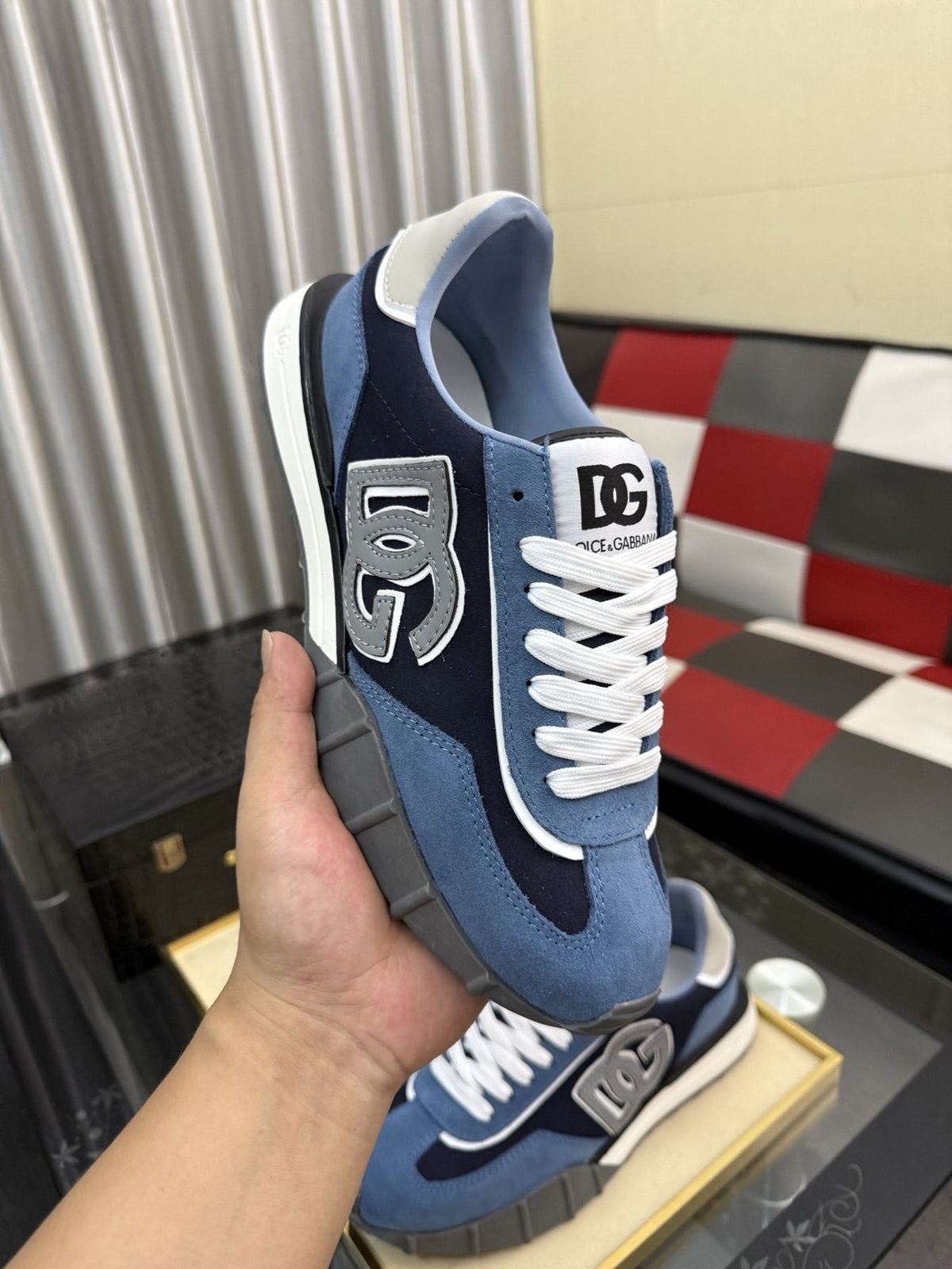 Dolce & Gabbana Blue DG Low-Top Sneakers — model