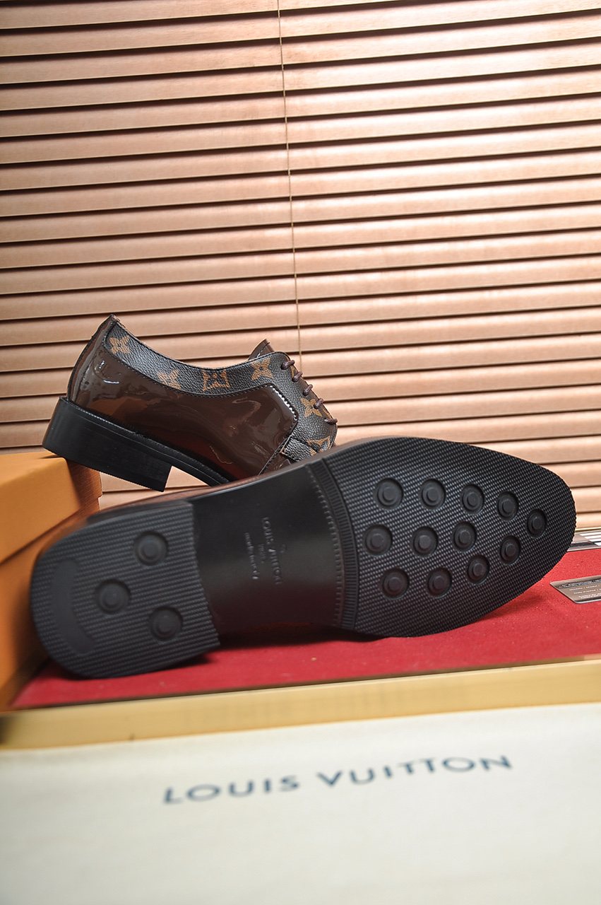 Louis Vuitton Patterned-Trim Lace-Up Dress Shoes — detail