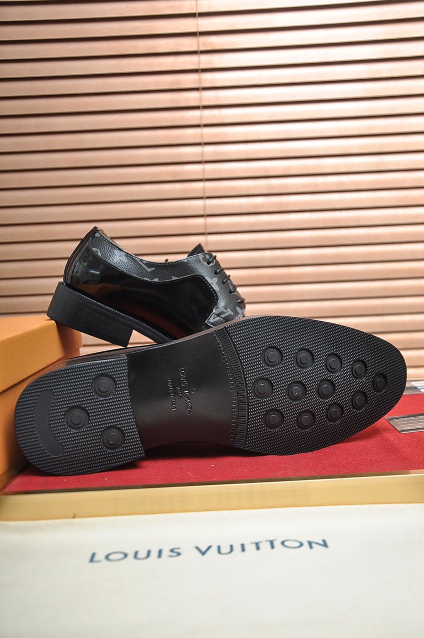 Louis Vuitton Patterned-Trim Lace-Up Dress Shoes — detail