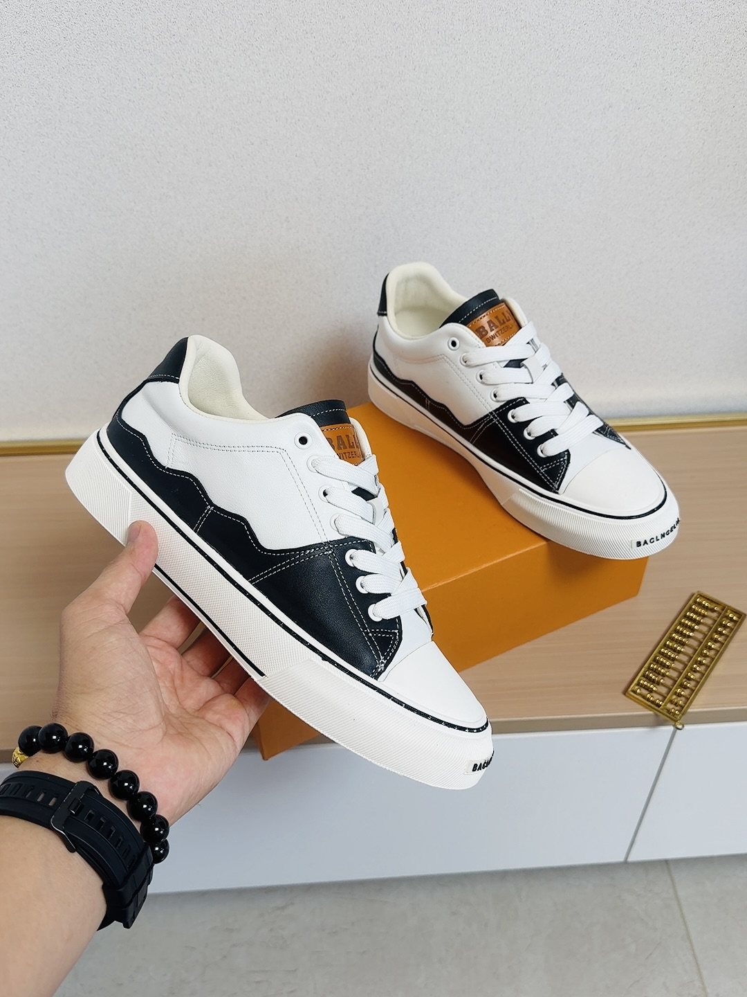 Bally Men's Contrast-Panel Low-Top Sneakers — model