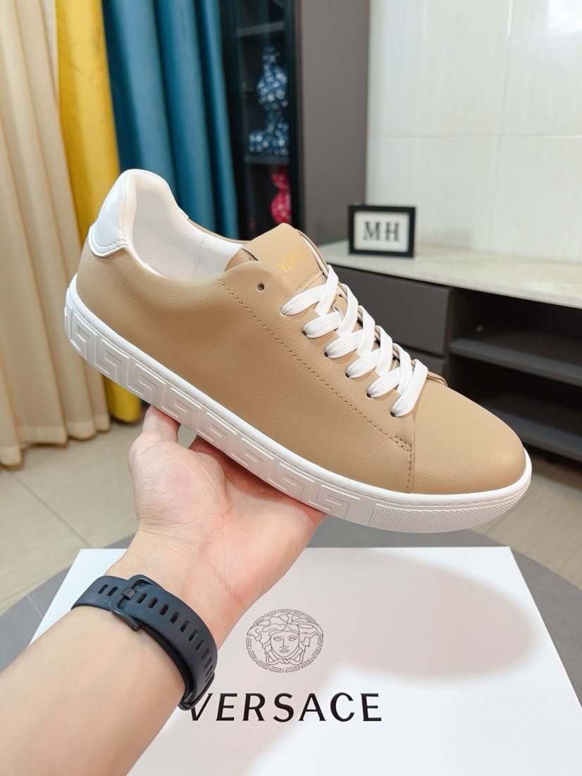 Versace Men's Low-Top Lace-Up Sneakers — model