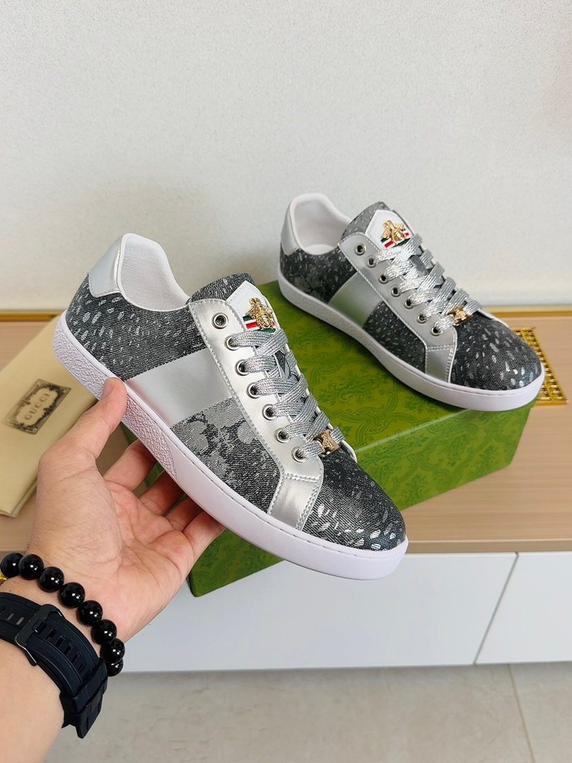 Gucci Men's Patterned Low-Top Sneakers — model