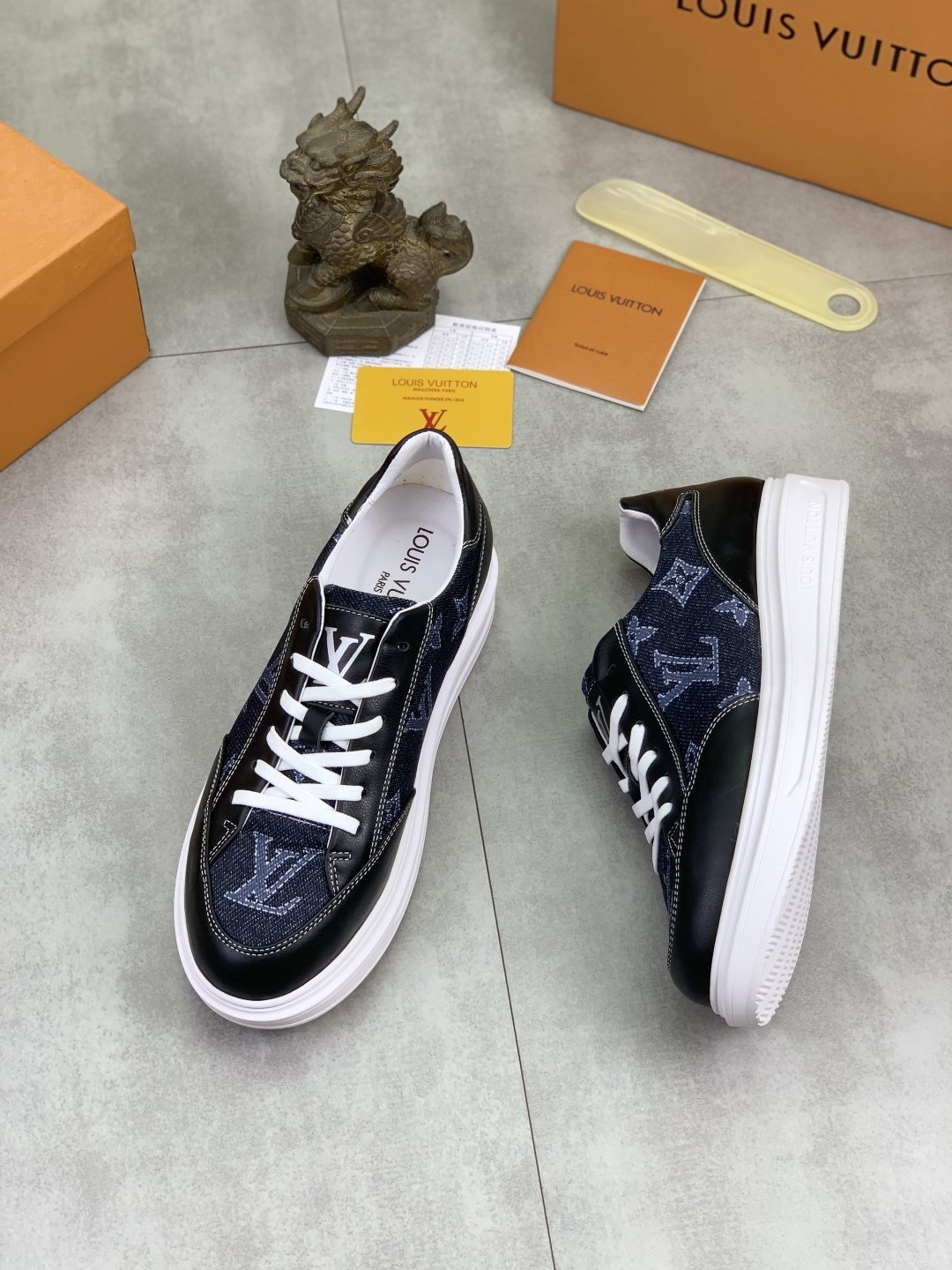 Louis Vuitton Patterned Low-Top Sneakers — front