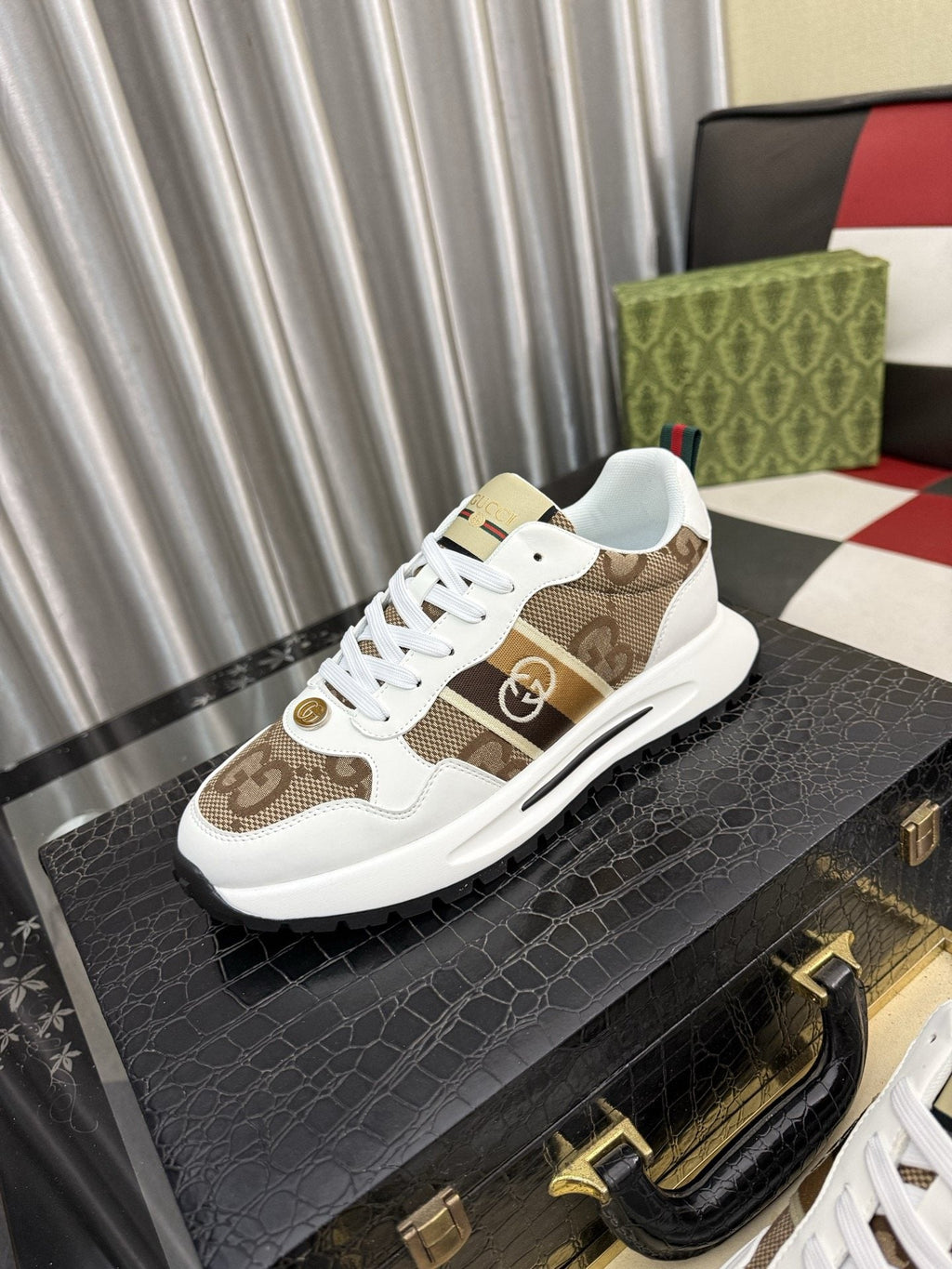 Gucci Patterned Low-Top Sneakers — hero