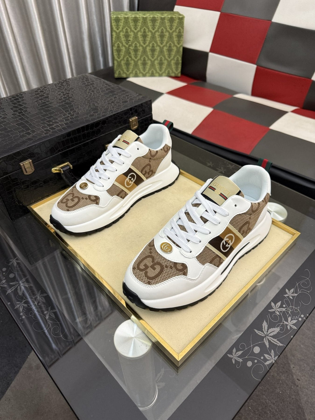 Gucci Patterned Low-Top Sneakers — front