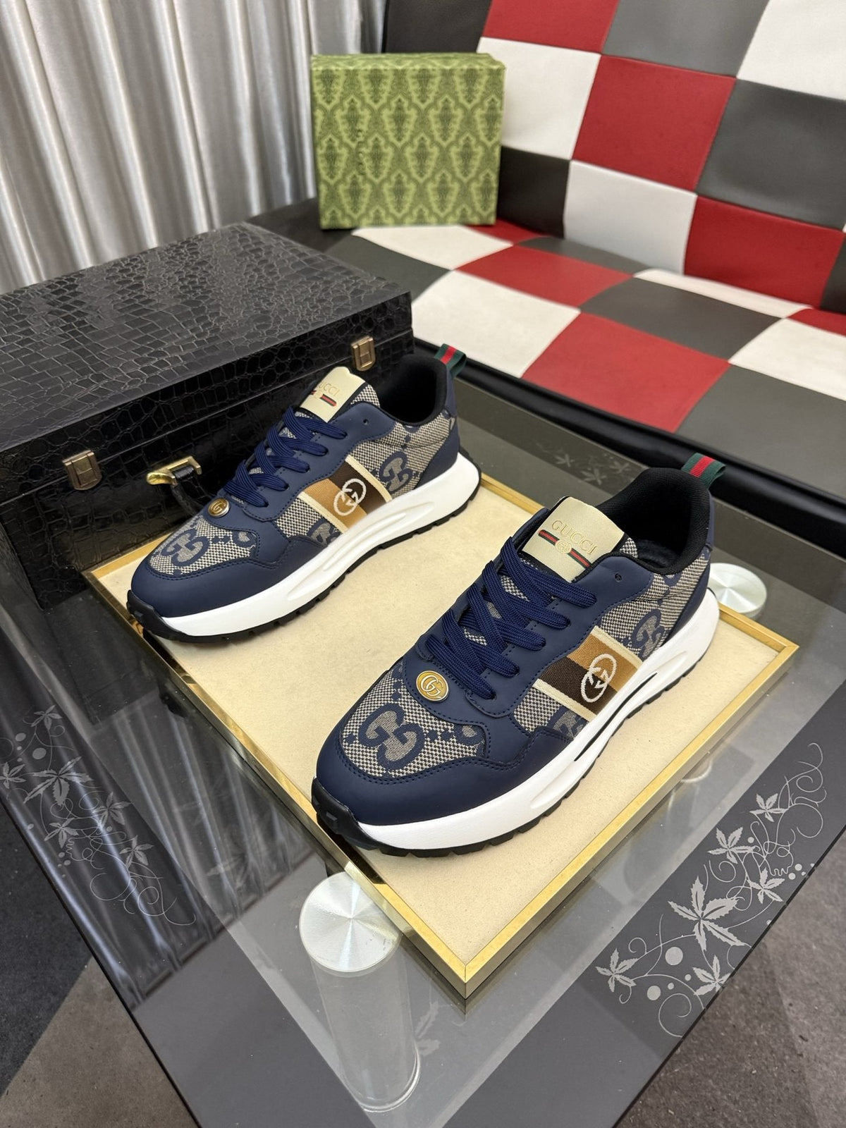 Gucci Patterned Low-Top Sneakers — front