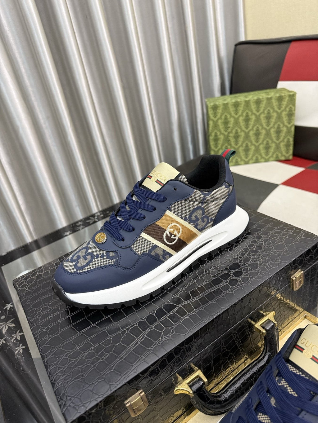 Gucci Patterned Low-Top Sneakers — front
