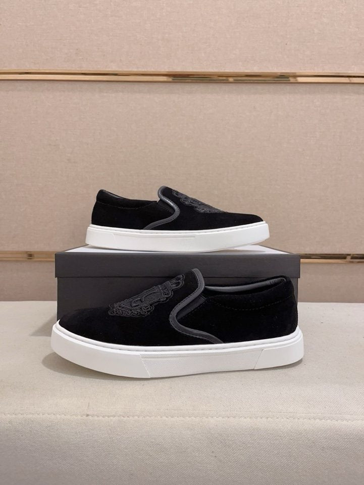 Gucci Crest Slip-On Shoes — front