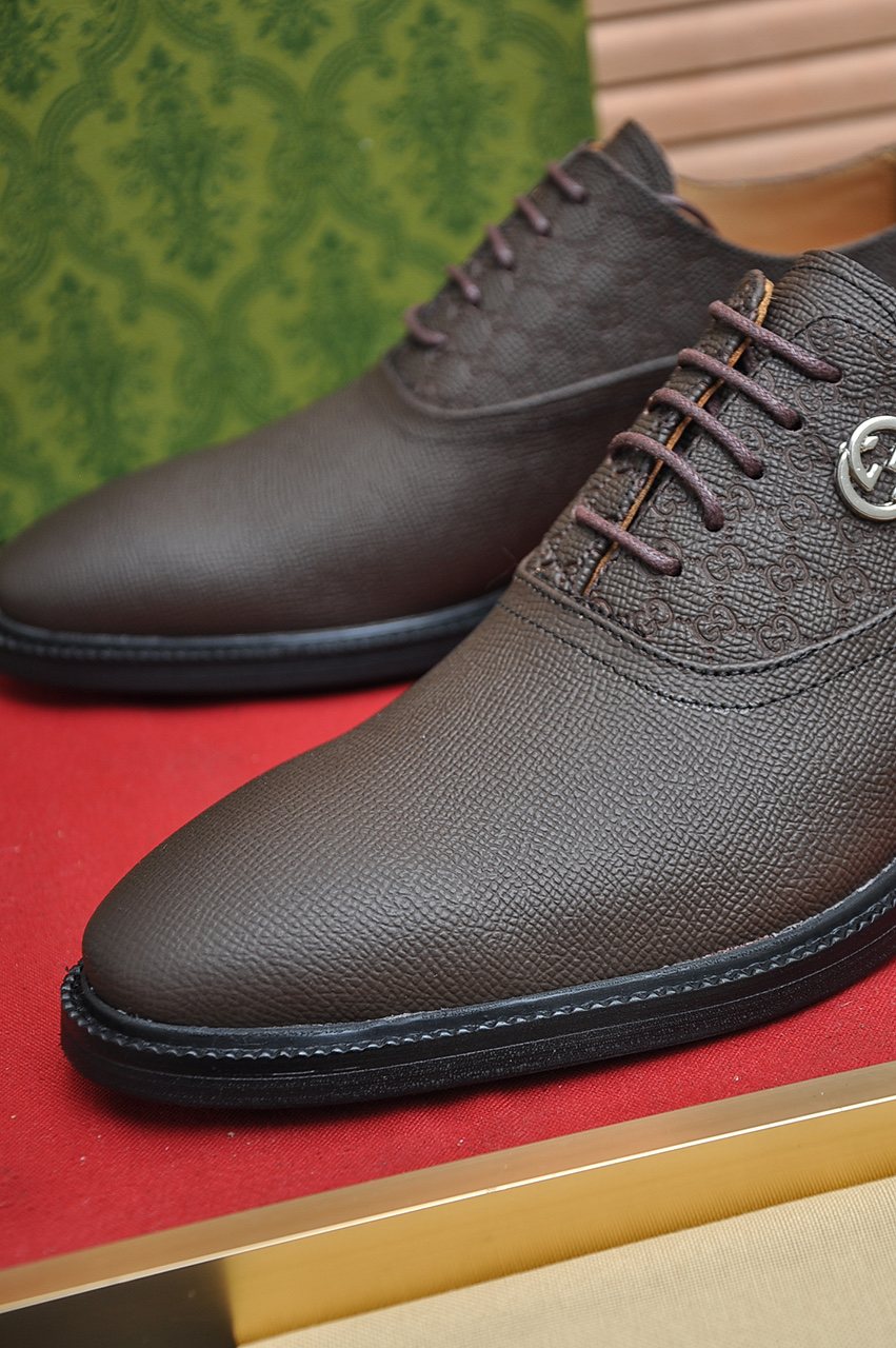 Gucci Textured-Panel Lace-Up Dress Shoes — detail