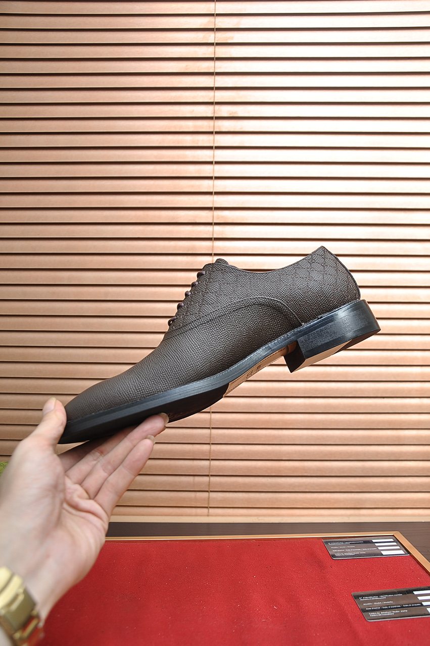 Gucci Textured-Panel Lace-Up Dress Shoes — model