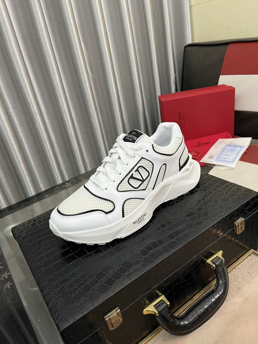 Outlined Emblem Low-Top Sneakers — hero