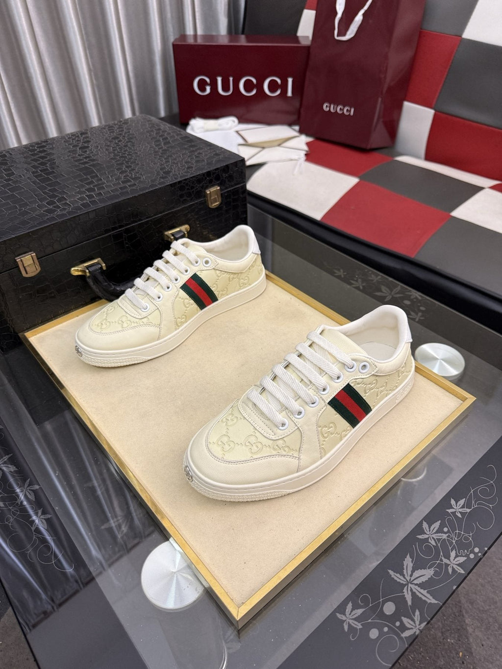 Gucci Patterned Low-Top Sneakers with Stripes — front