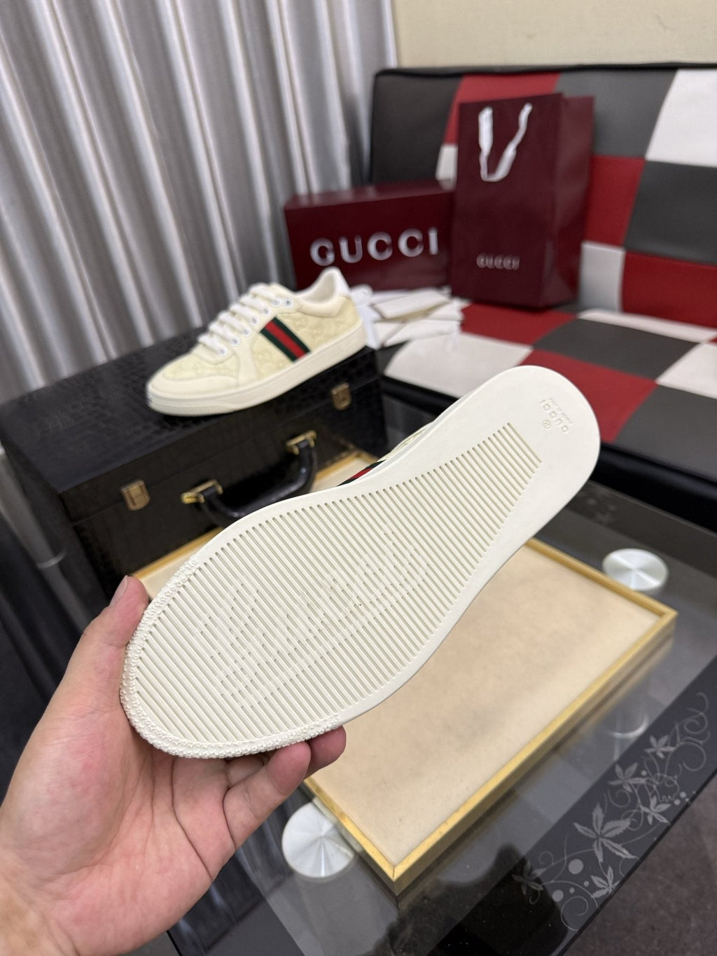 Gucci Patterned Low-Top Sneakers with Stripes — detail
