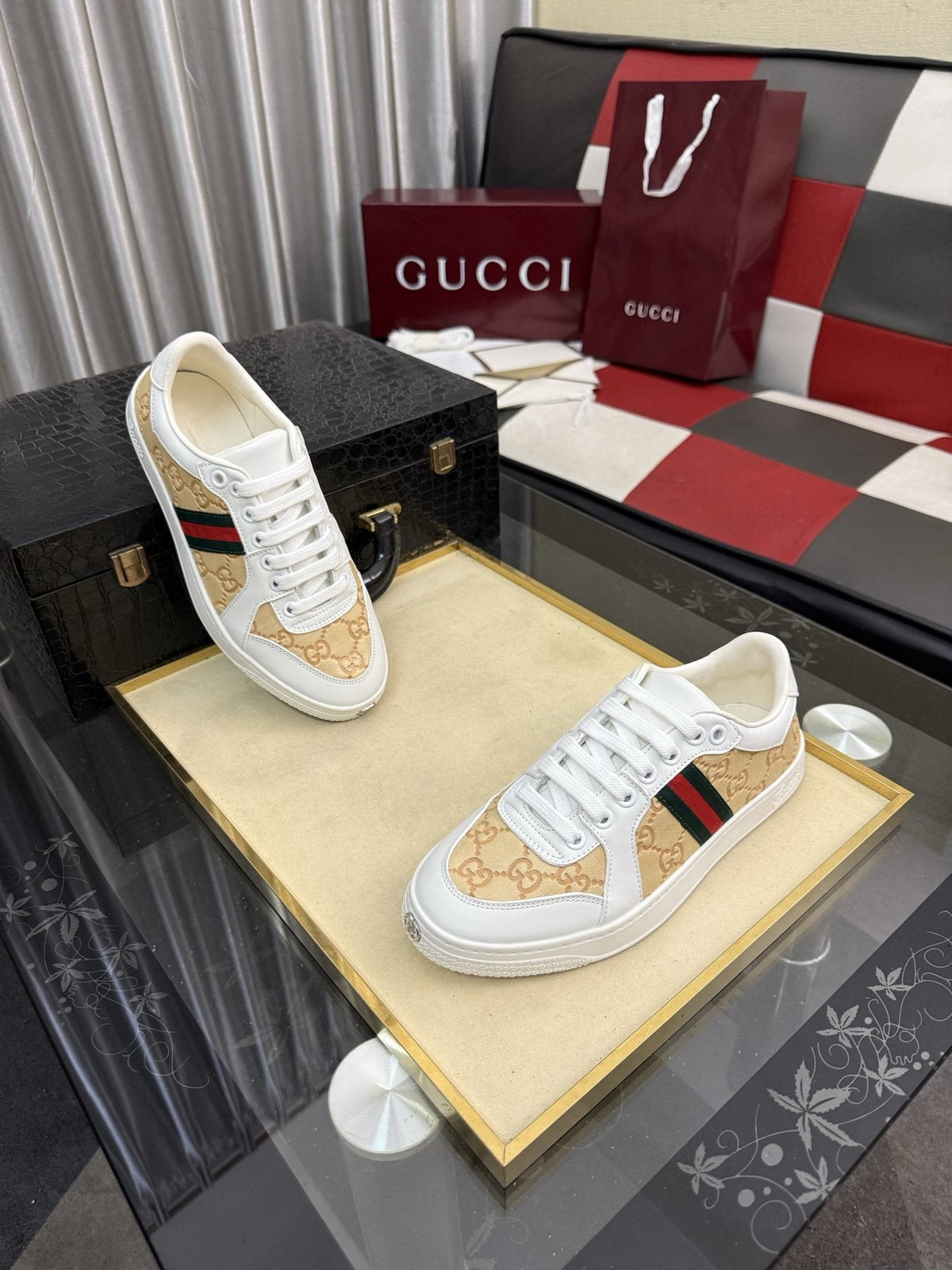 Gucci Patterned Low-Top Sneakers with Stripes — front