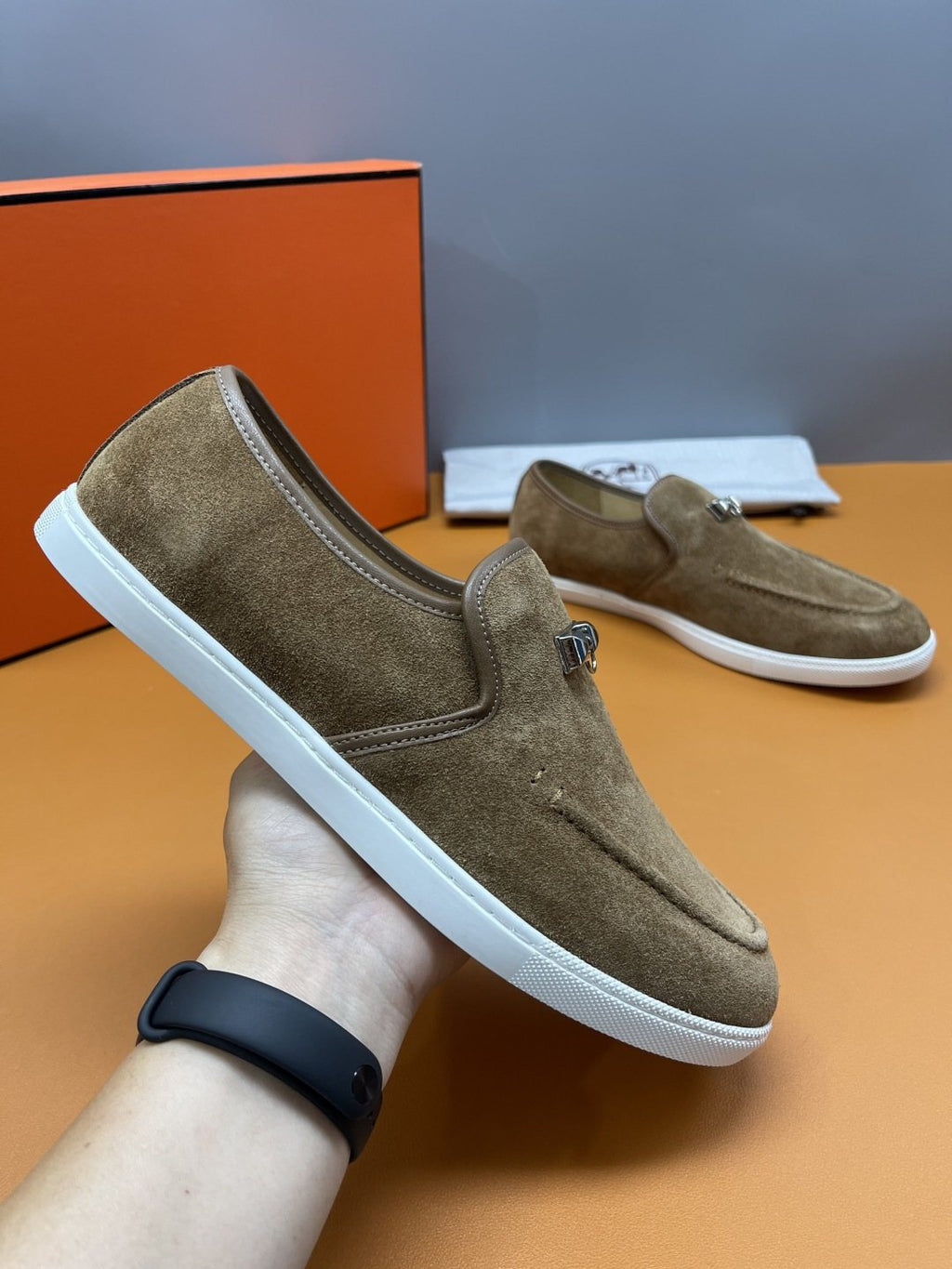 Hermès Mind Men's Buckle-Detail Loafers — model