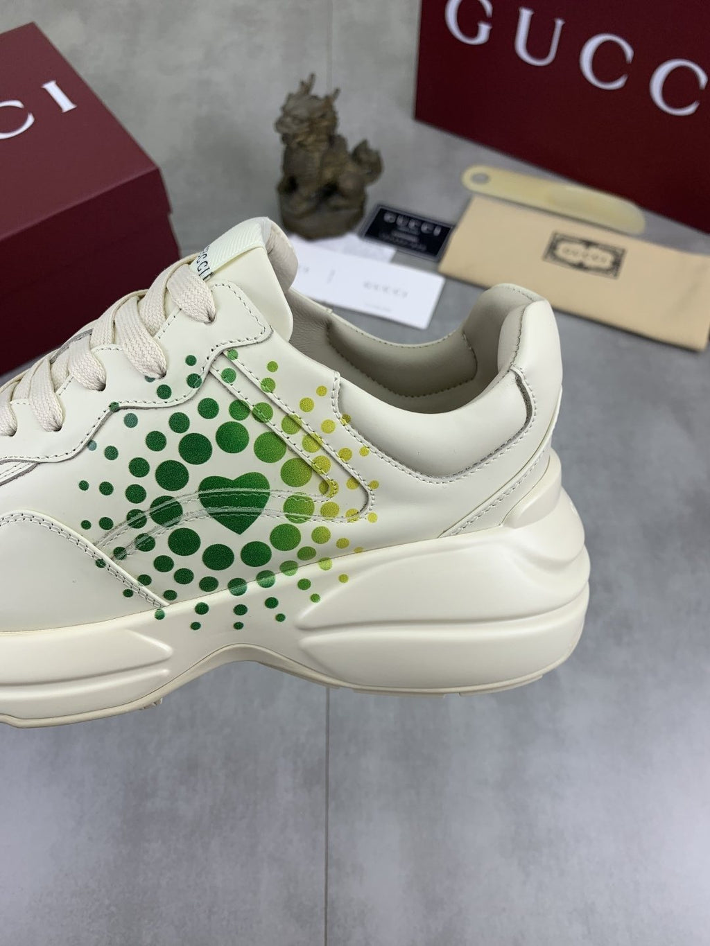 Gucci Cream and Green Chunky Sneakers — detail