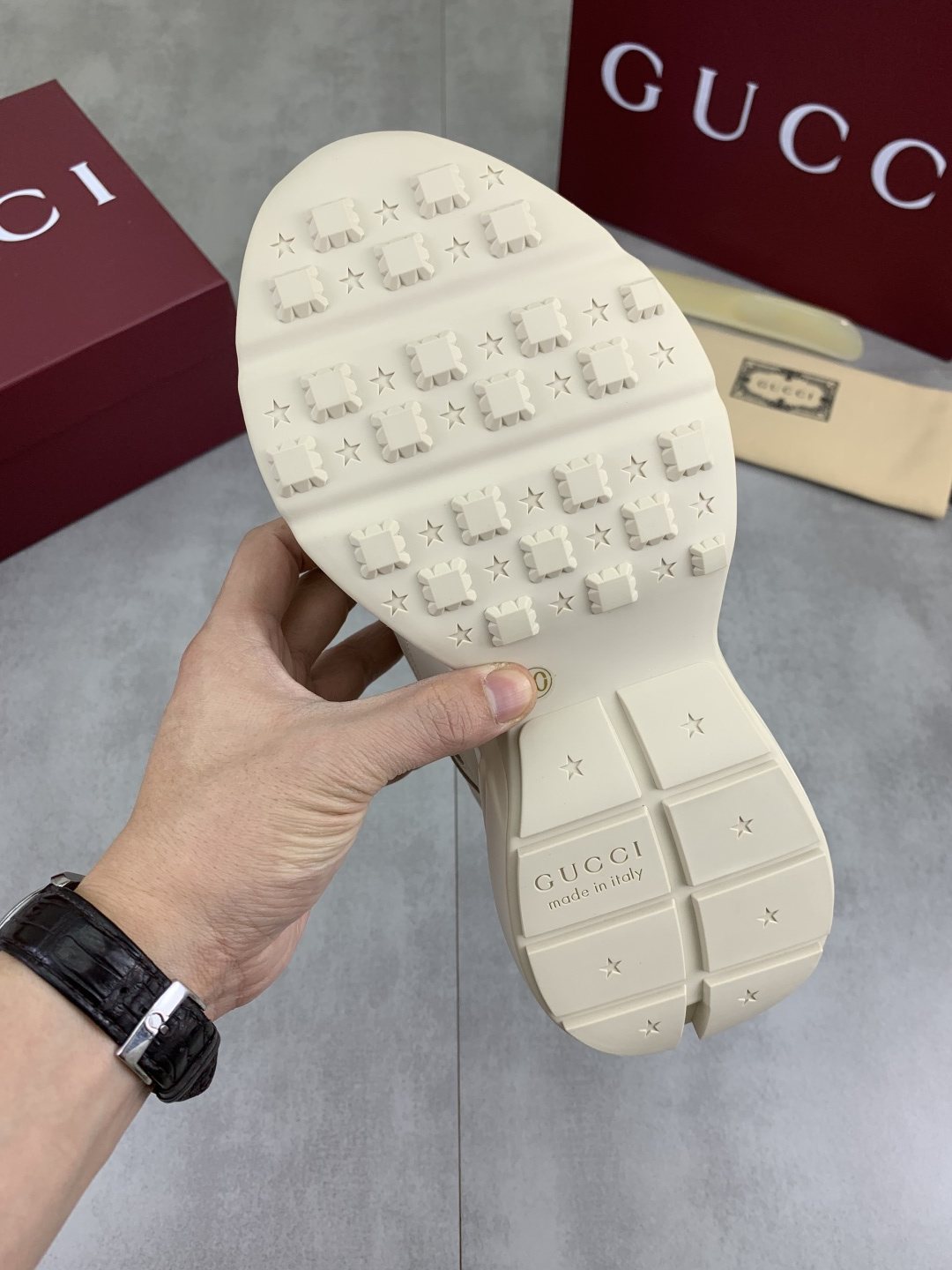 Gucci Cream and Green Chunky Sneakers — detail