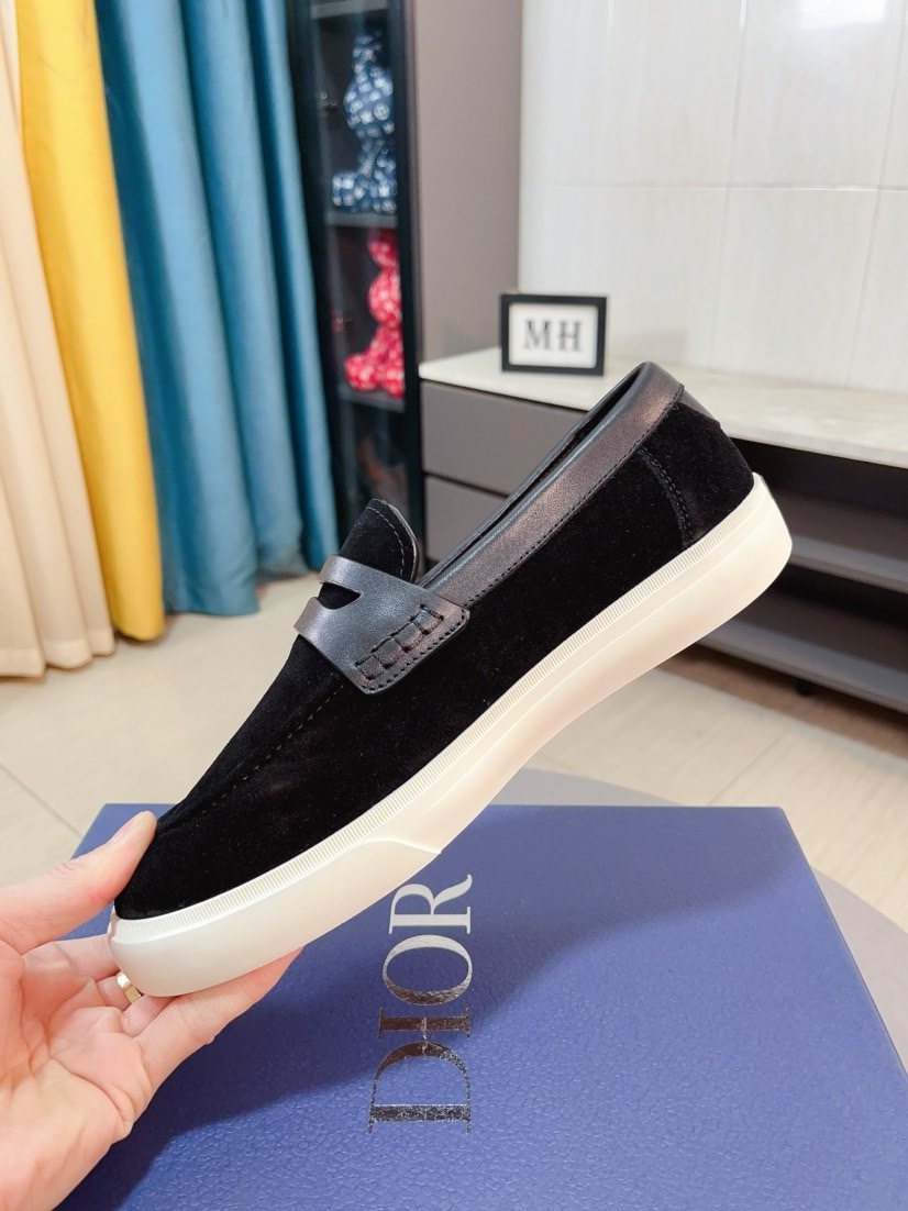 Dior Strap Loafers with Contrast Soles — model
