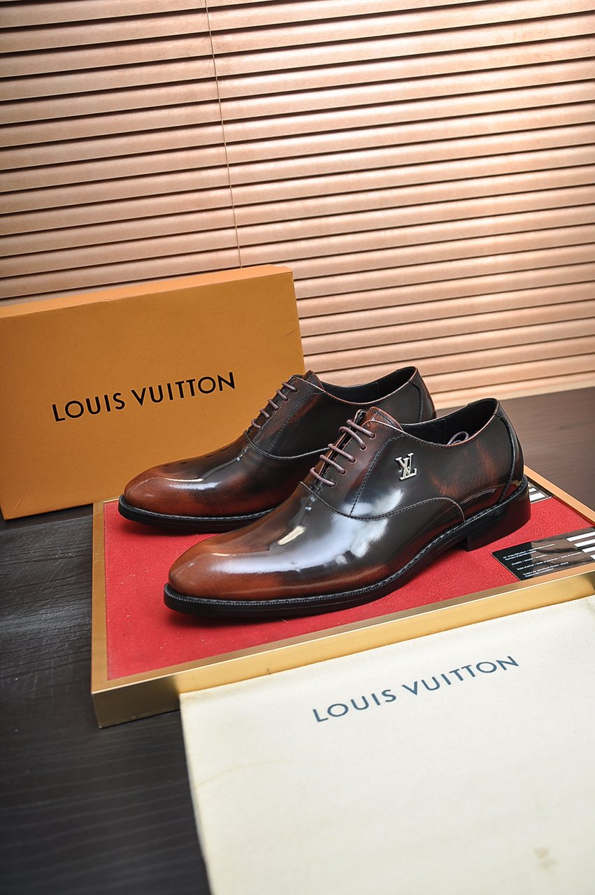 Louis Vuitton Plain-Toe Lace-Up Dress Shoes — front
