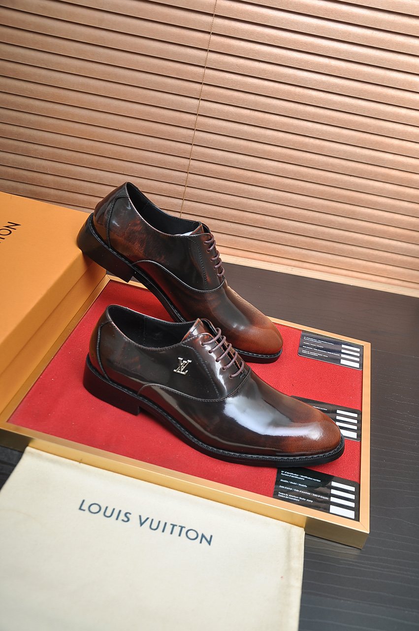 Louis Vuitton Plain-Toe Lace-Up Dress Shoes — front