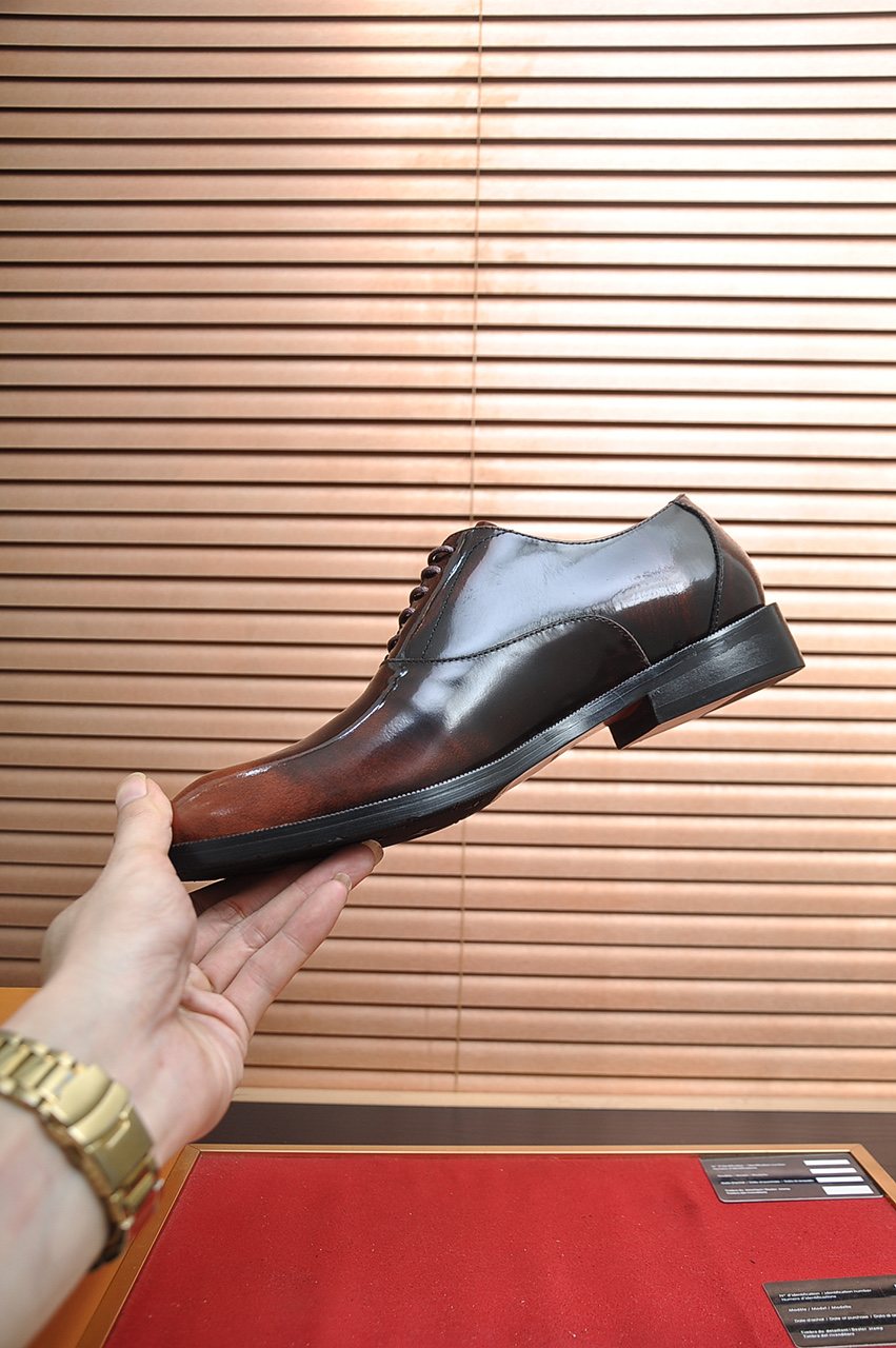 Louis Vuitton Plain-Toe Lace-Up Dress Shoes — model