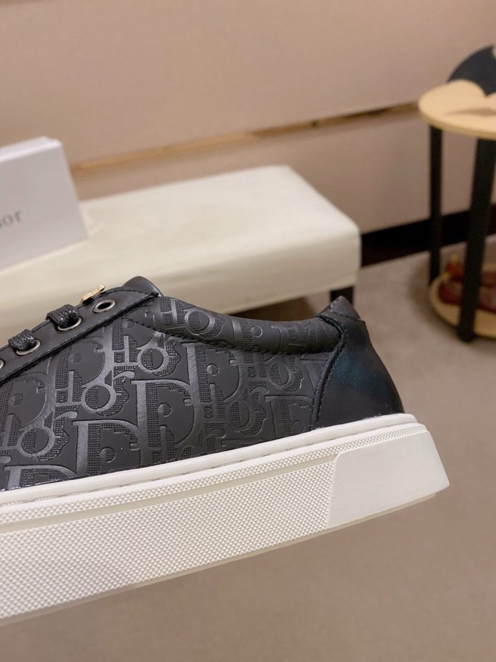 Dior Men's Low-Top Lace-Up Sneakers — detail