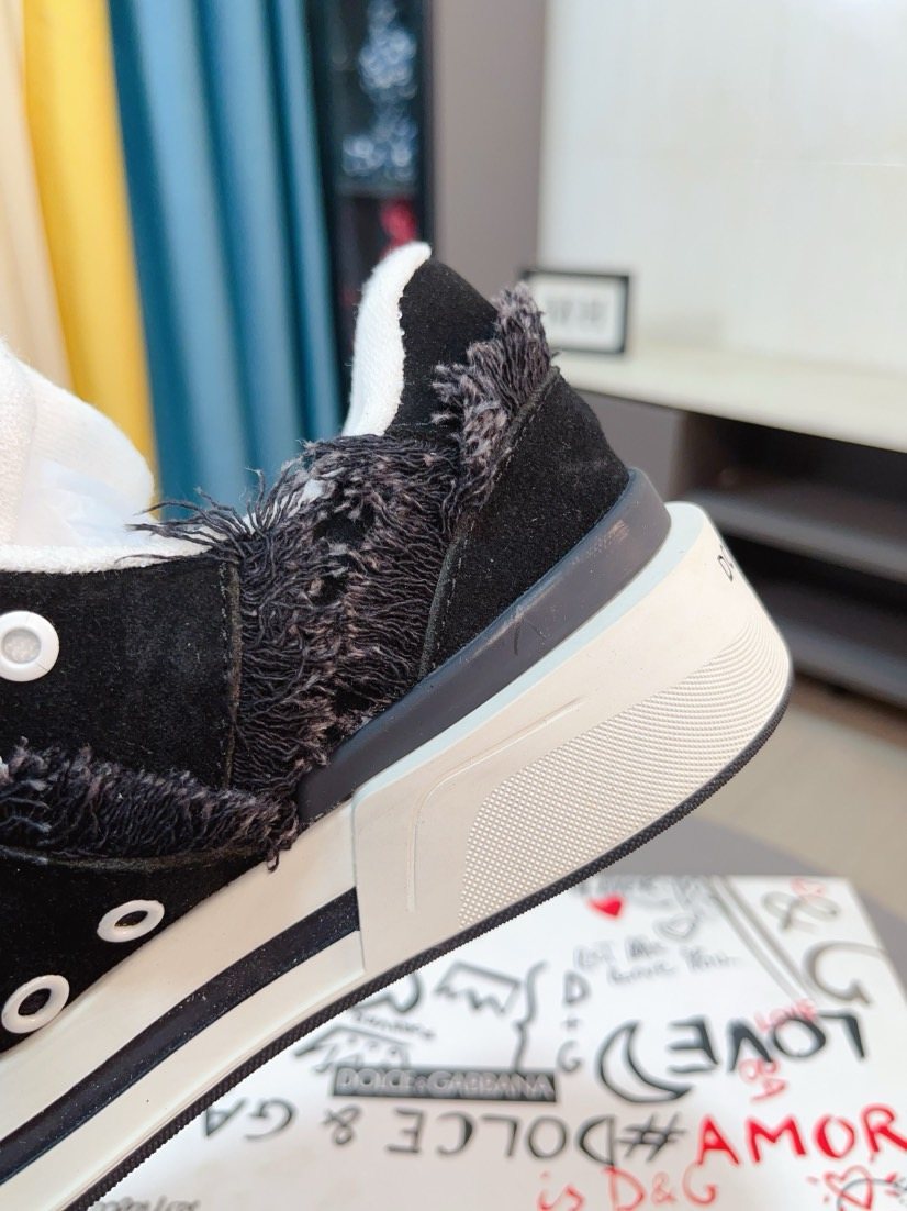 Dolce & Gabbana Contrast-Trim Low-Top Sneakers — detail