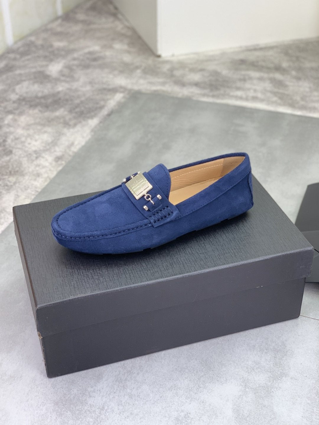 Dolce & Gabbana Metal-Detail Driving Loafers — side