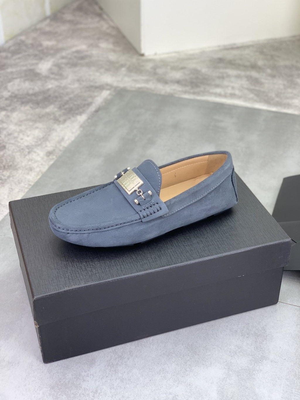 Dolce & Gabbana Metal-Detail Driving Loafers — side