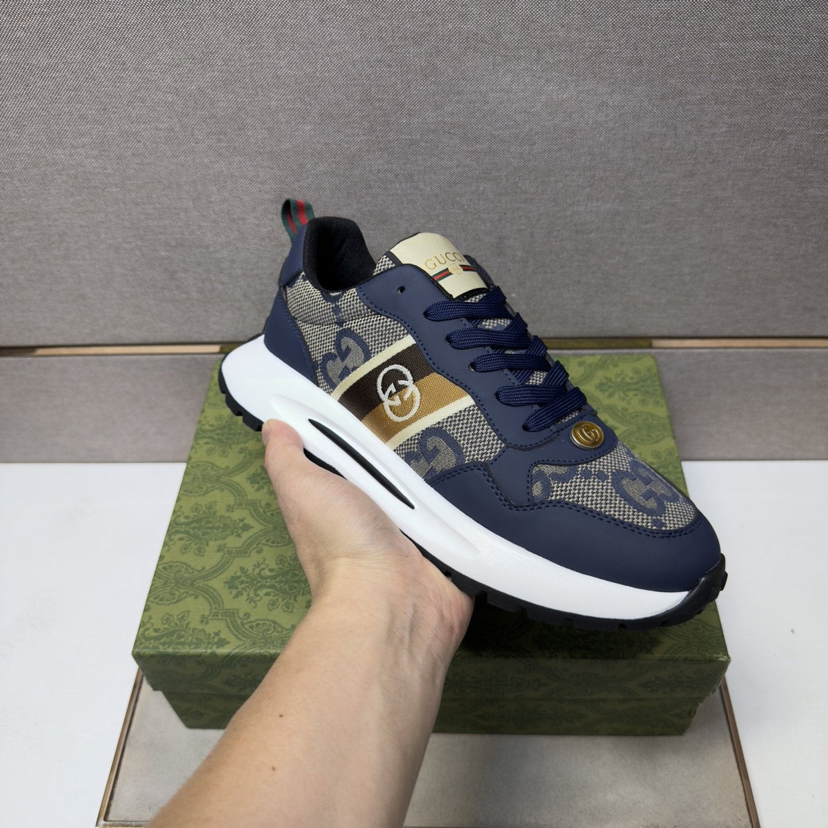 Gucci Patterned Low-Top Sneakers — model