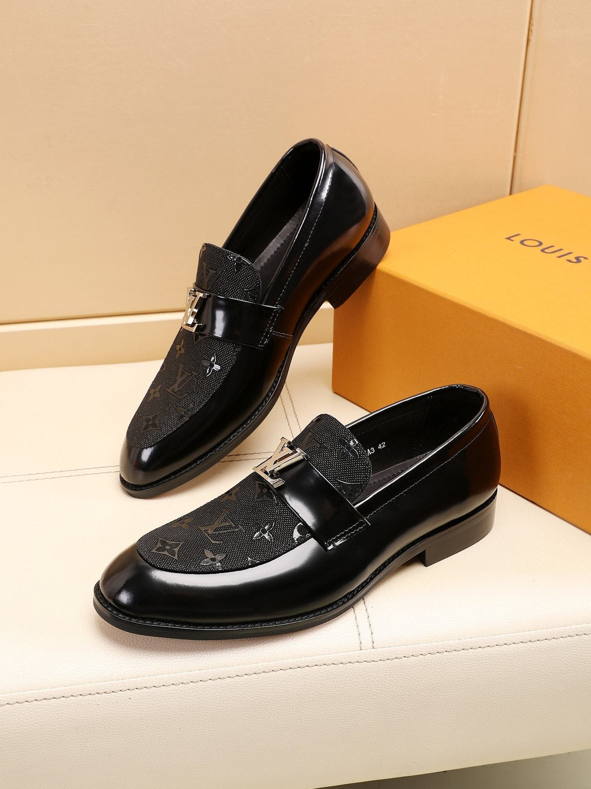 Louis Vuitton Patterned Vamp Loafers — side