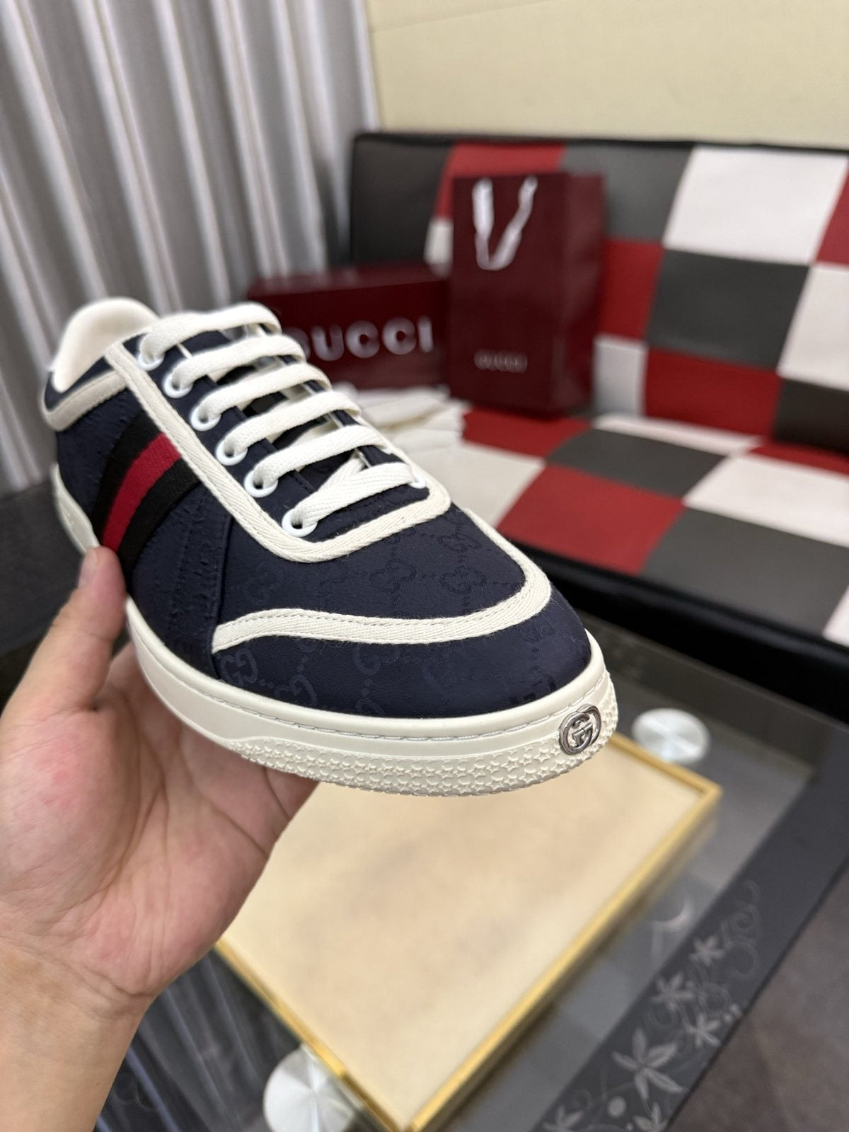 Gucci Striped Low-Top Sneakers — model