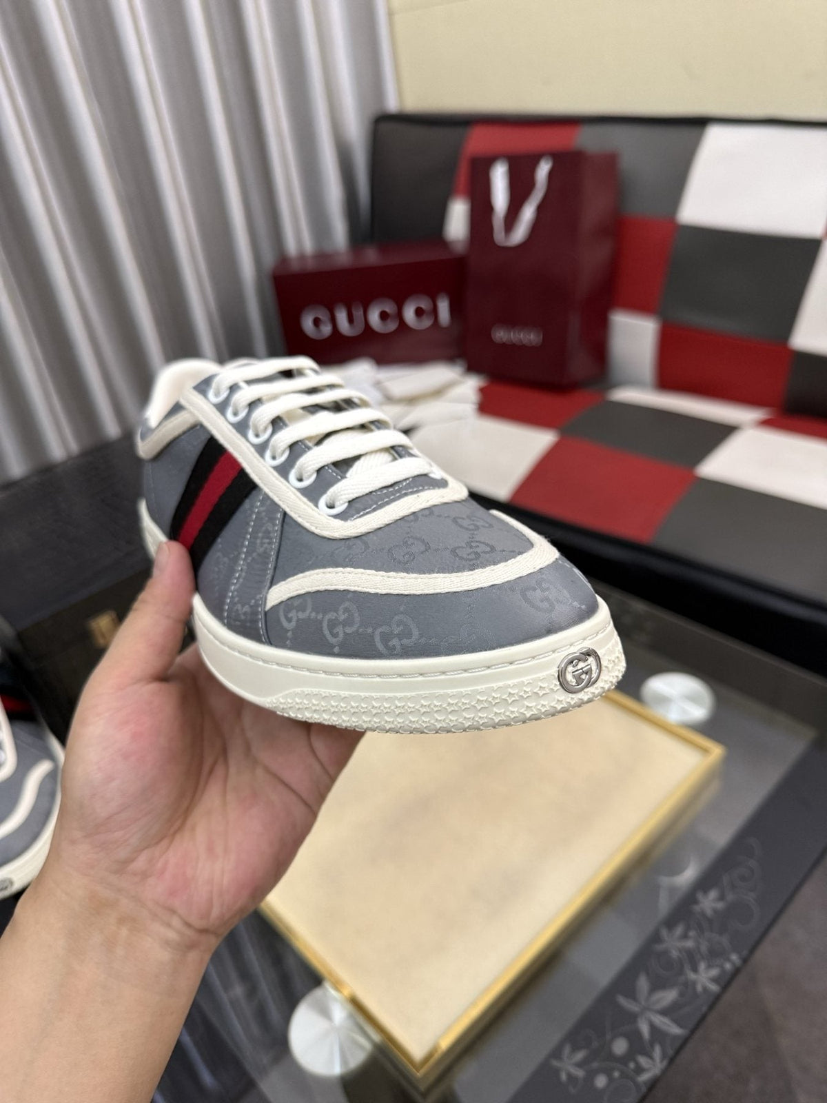 Gucci Striped Low-Top Sneakers — model